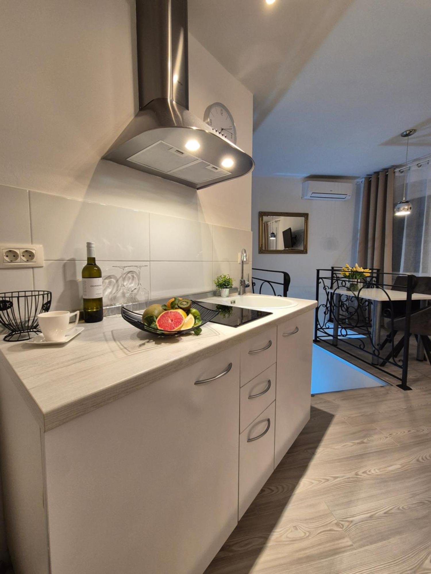 Studio Apartment Lily Rovinj Exterior foto